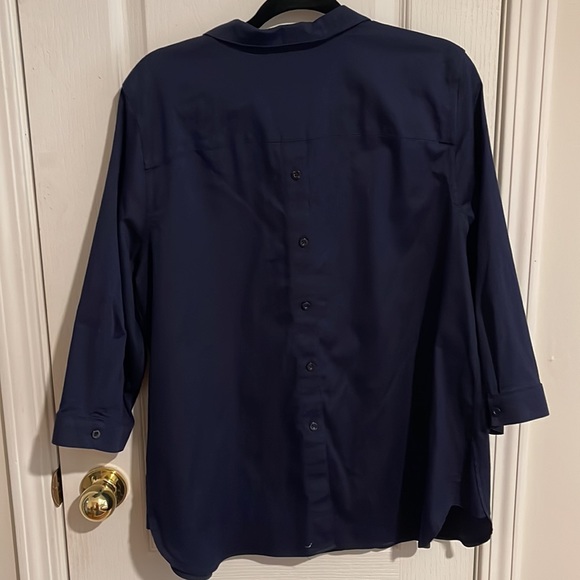 Chico’s Navy Button Back Tunic No-Iron Collection - Picture 3 of 4